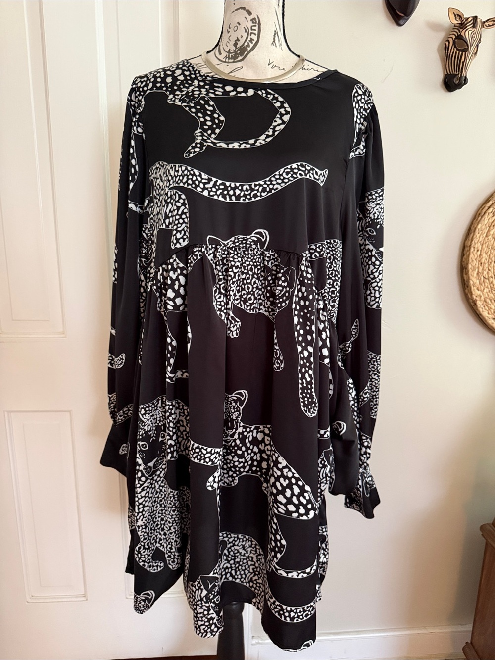 EASEL Black Leopard Oversized Long Sleeve Dress - Picture 1 of 4